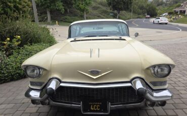 Cadillac-Coupe-deville-1957-40-Leghorn-Creme-Brown-3