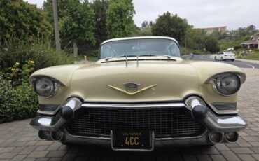 Cadillac-Coupe-deville-1957-40-Leghorn-Creme-Brown