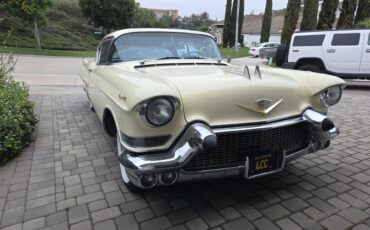 Cadillac-Coupe-deville-1957-40-Leghorn-Creme-Brown-4