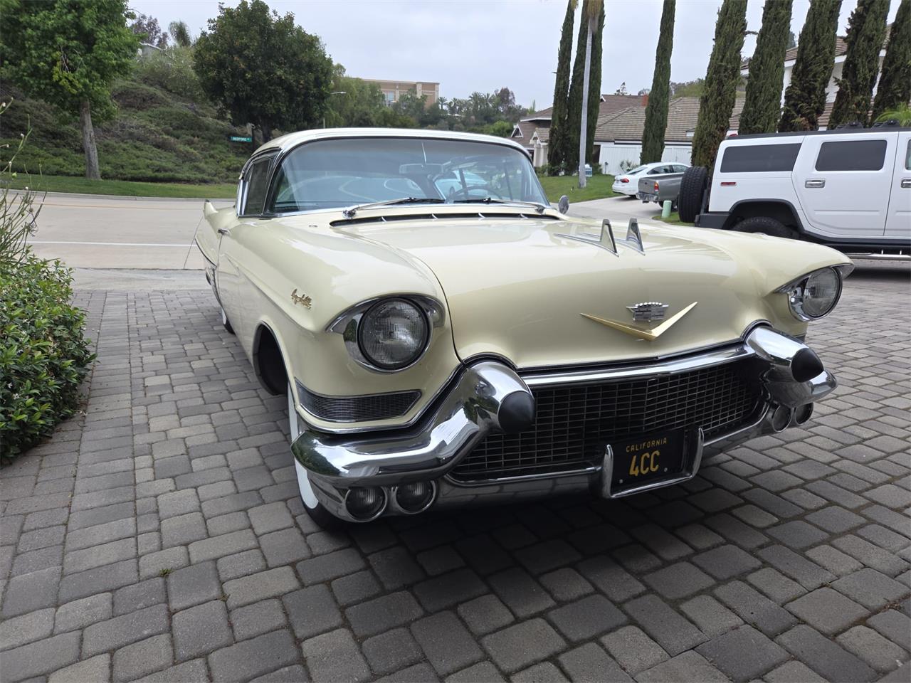 Cadillac-Coupe-deville-1957-40-Leghorn-Creme-Brown-4