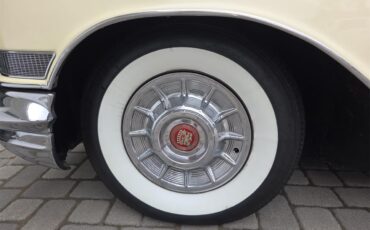 Cadillac-Coupe-deville-1957-40-Leghorn-Creme-Brown-40