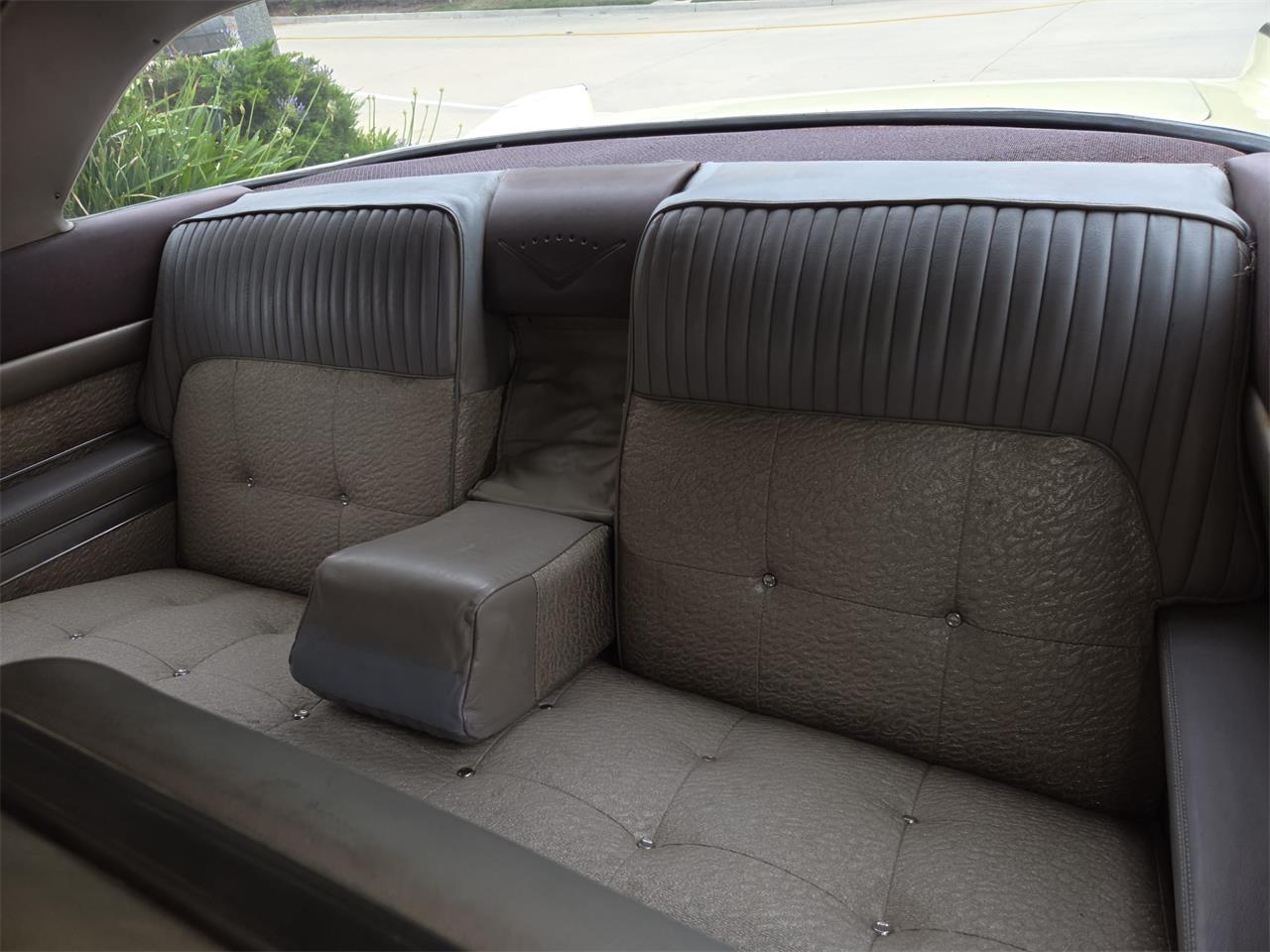 Cadillac-Coupe-deville-1957-40-Leghorn-Creme-Brown-7