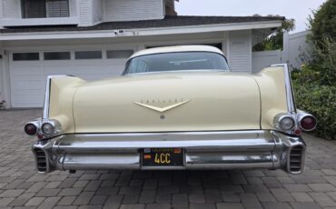 Cadillac-Coupe-deville-1957-40-Leghorn-Creme-Brown-9