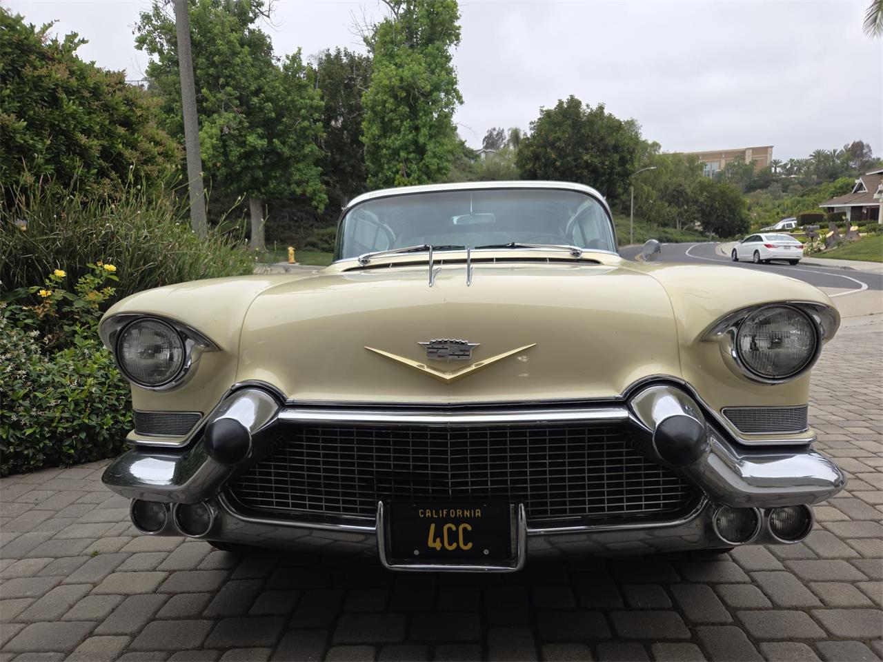 Cadillac-Coupe-deville-1957-40-Leghorn-Creme-Brown