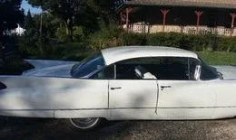 Cadillac-De-ville-1960-White-Black-2