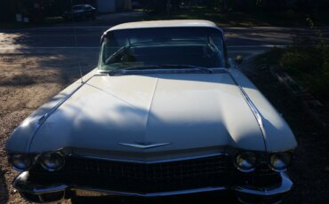 Cadillac-De-ville-1960-White-Black-3