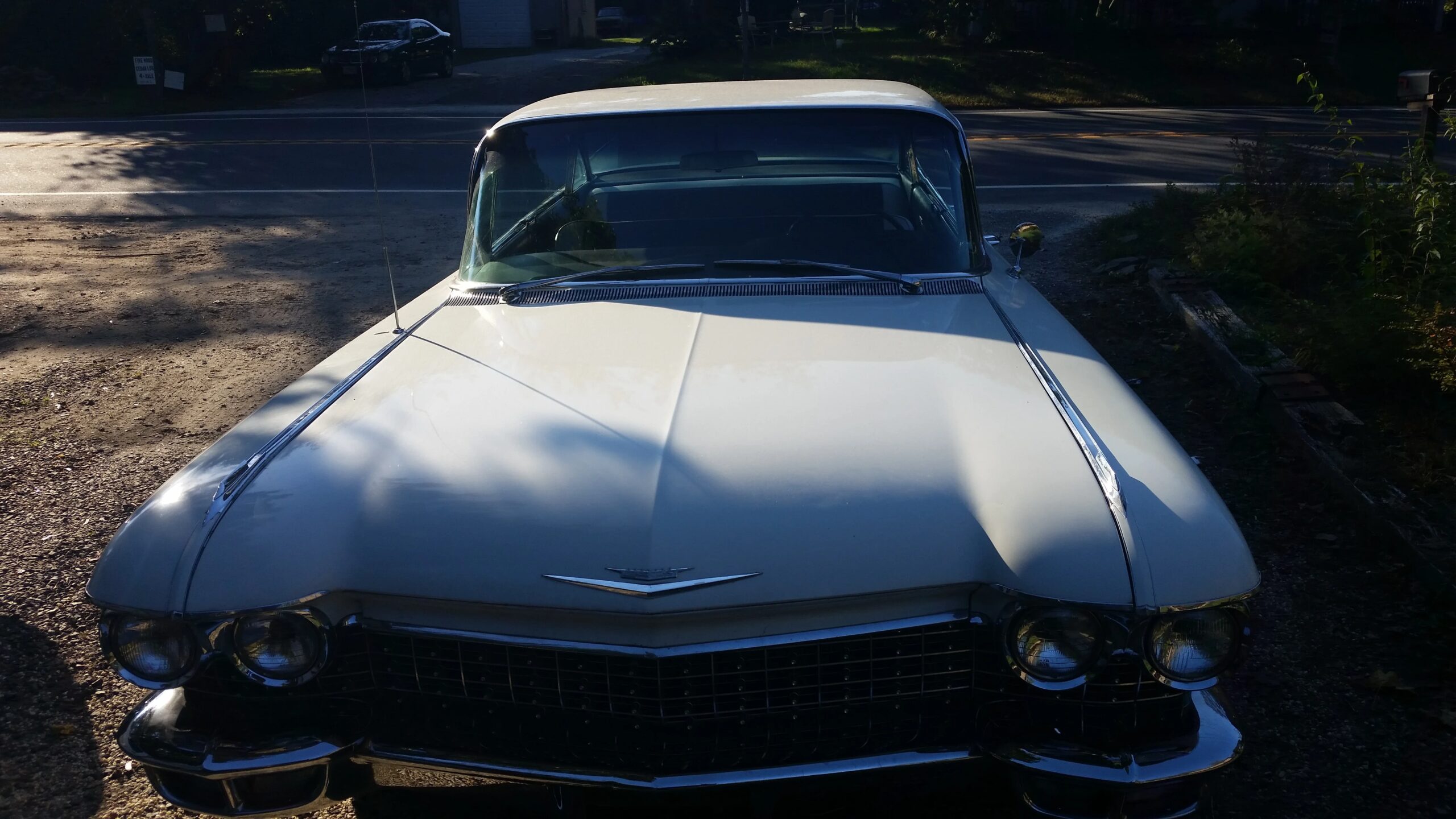 Cadillac-De-ville-1960-White-Black-3