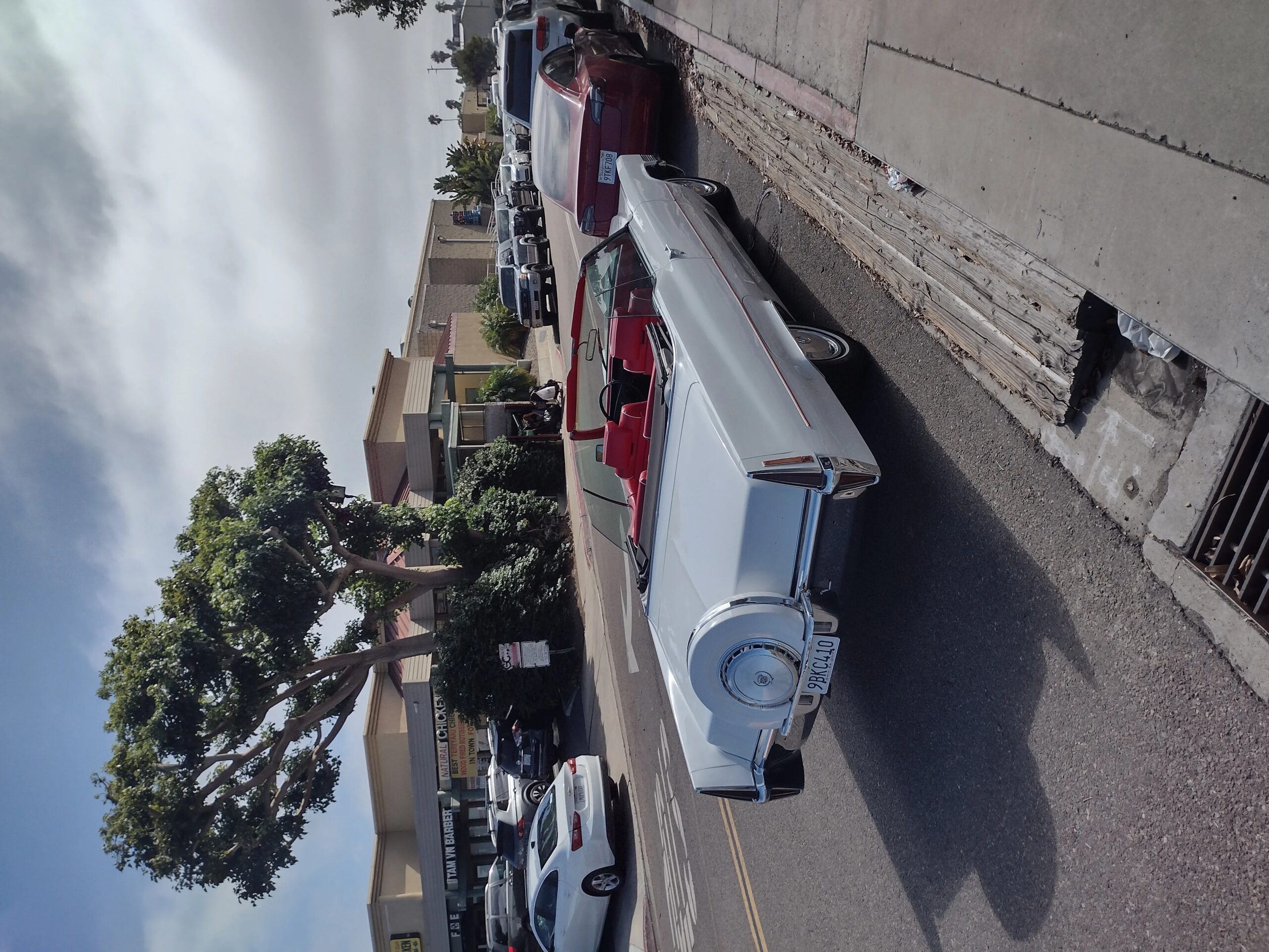 Cadillac-De-ville-convertible-1970-White-Red-1