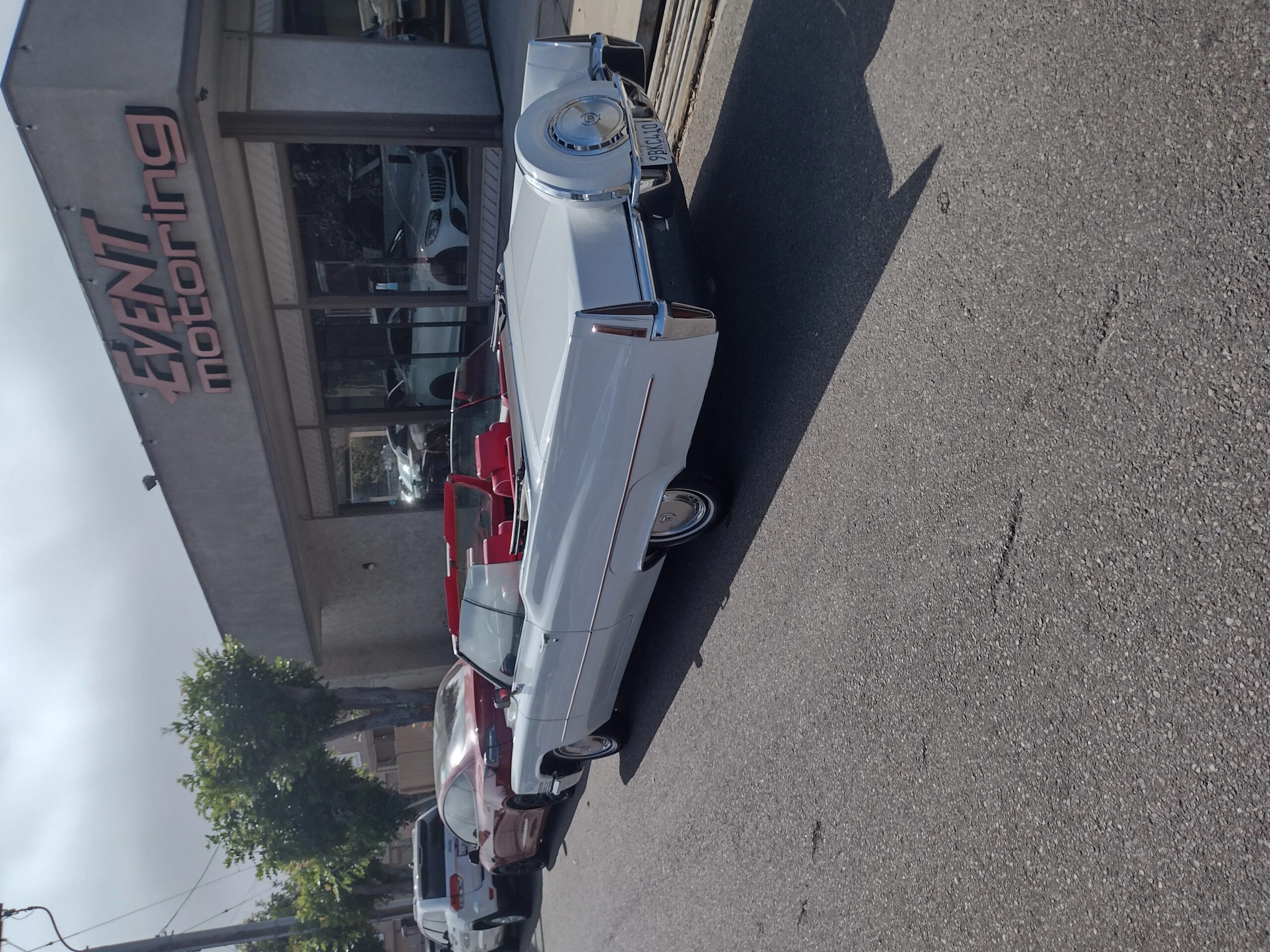 Cadillac-De-ville-convertible-1970-White-Red-2