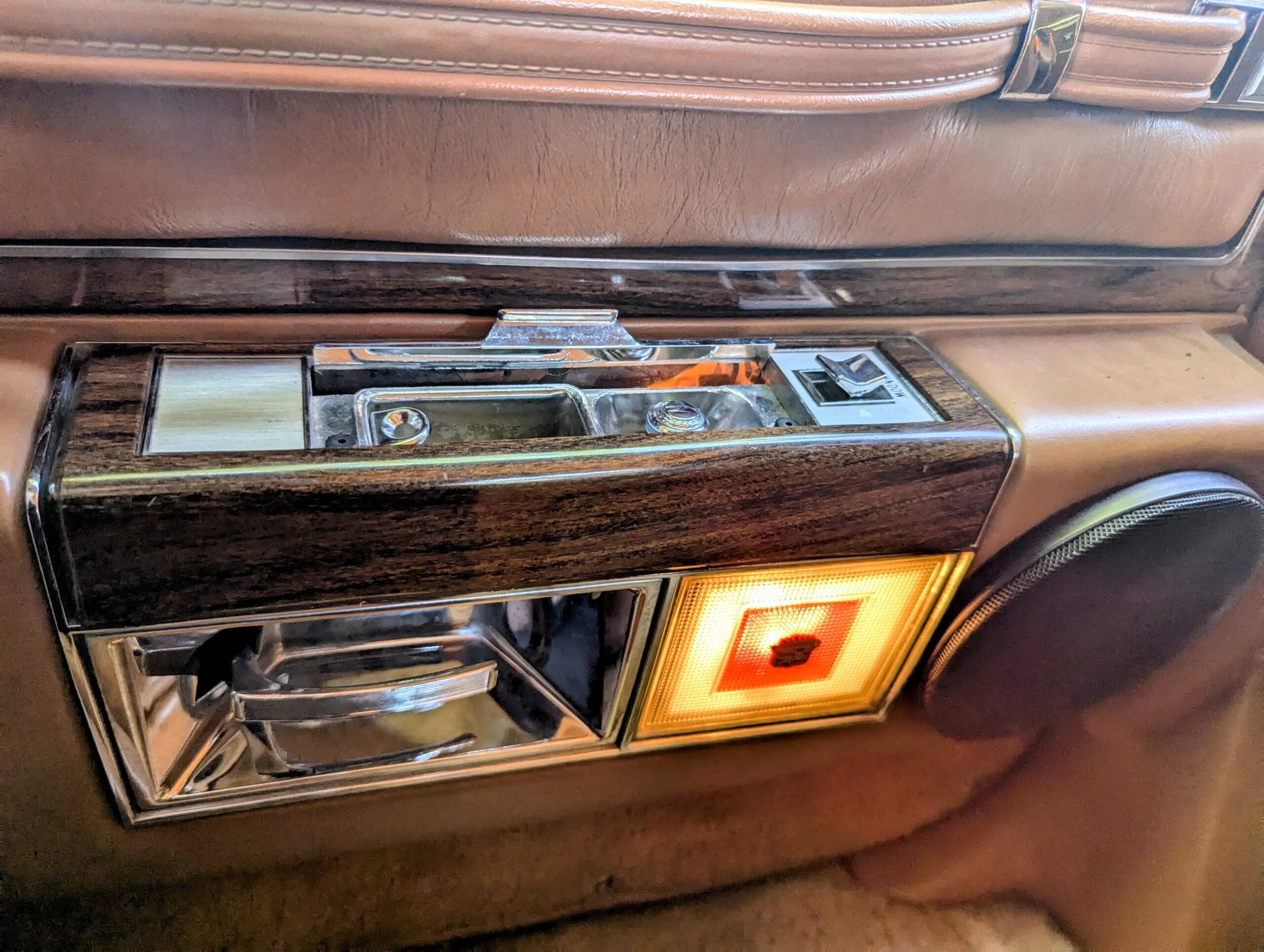 Cadillac-De-ville-convertible-1978-Brown-Tan-16