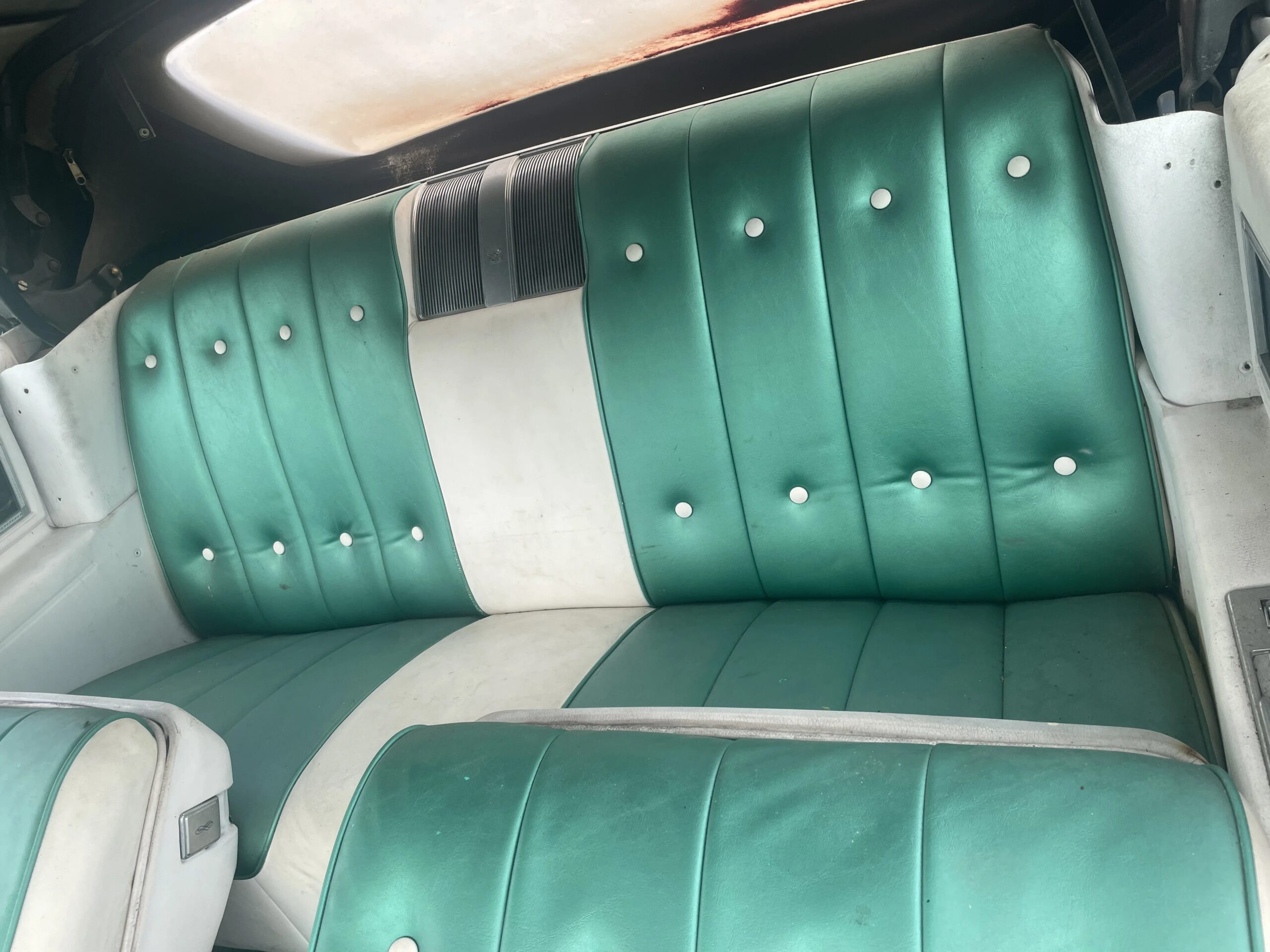 Cadillac-De-ville-coupe-1968-Green-Green-14