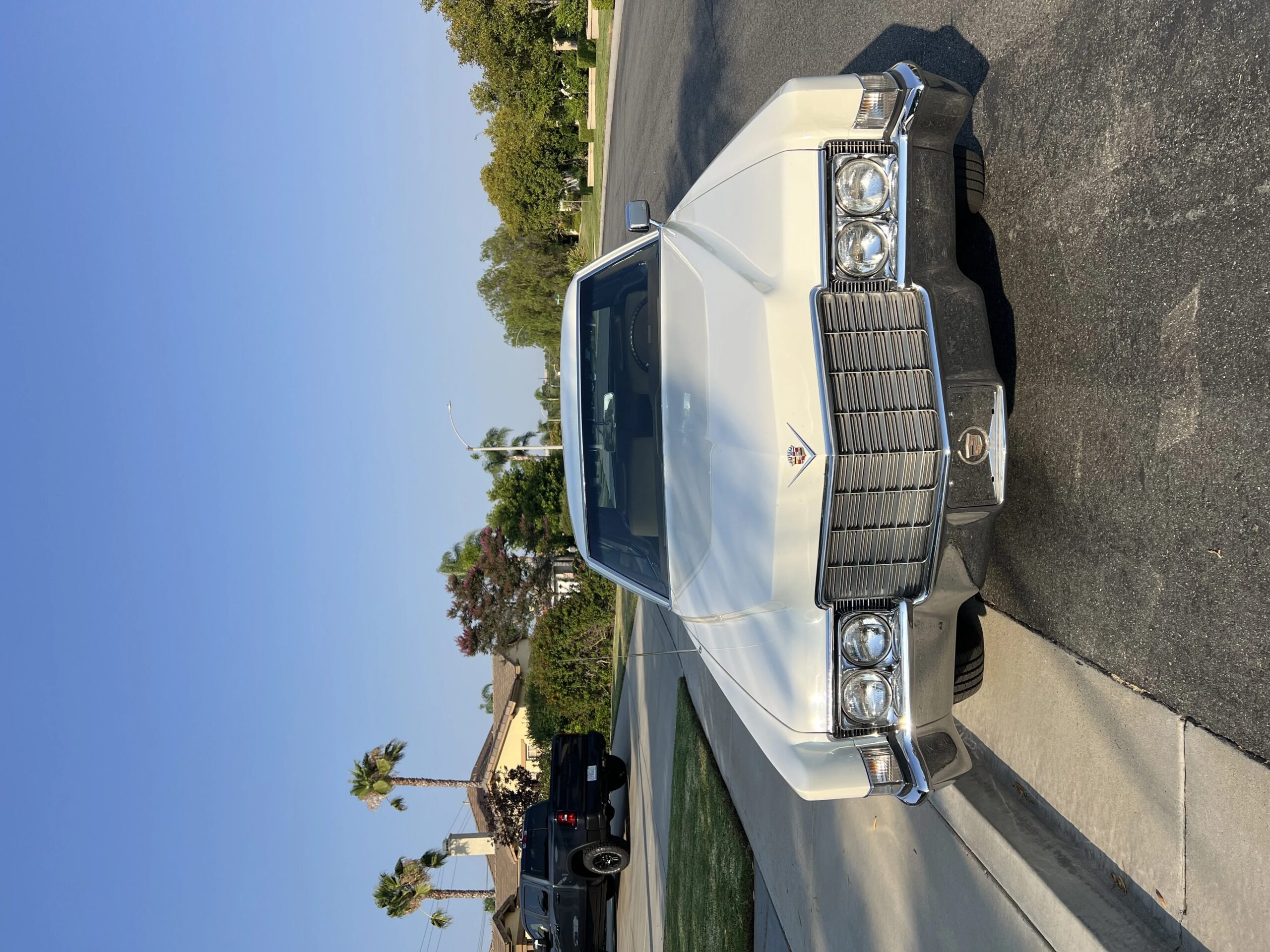 Cadillac-De-ville-coupe-1969-White-Gold-2