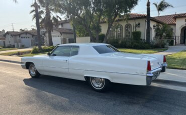 Cadillac-De-ville-coupe-1969-White-Gold