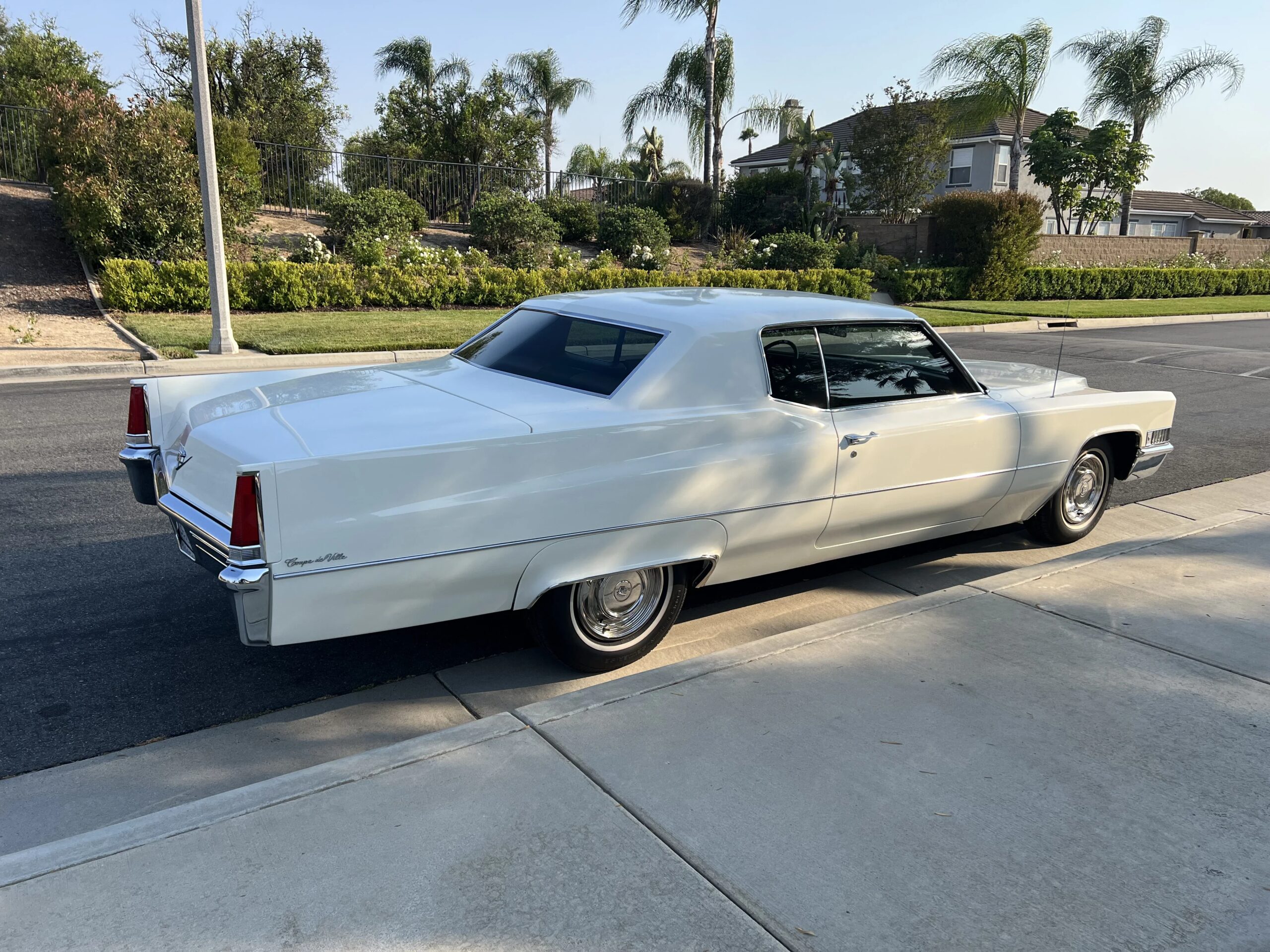 Cadillac-De-ville-coupe-1969-White-Gold-4