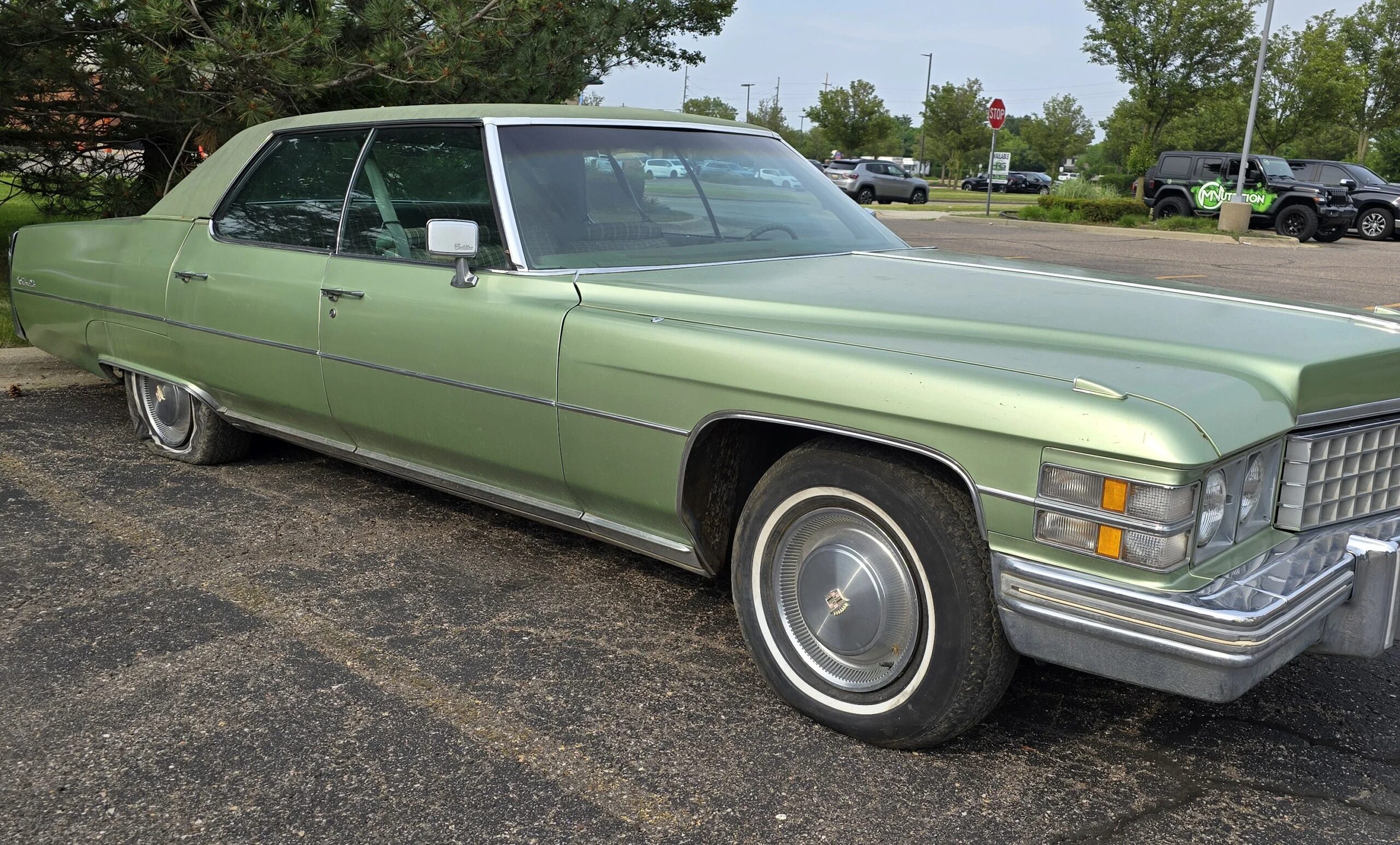 Cadillac-De-ville-coupe-1974-Green-Green-1
