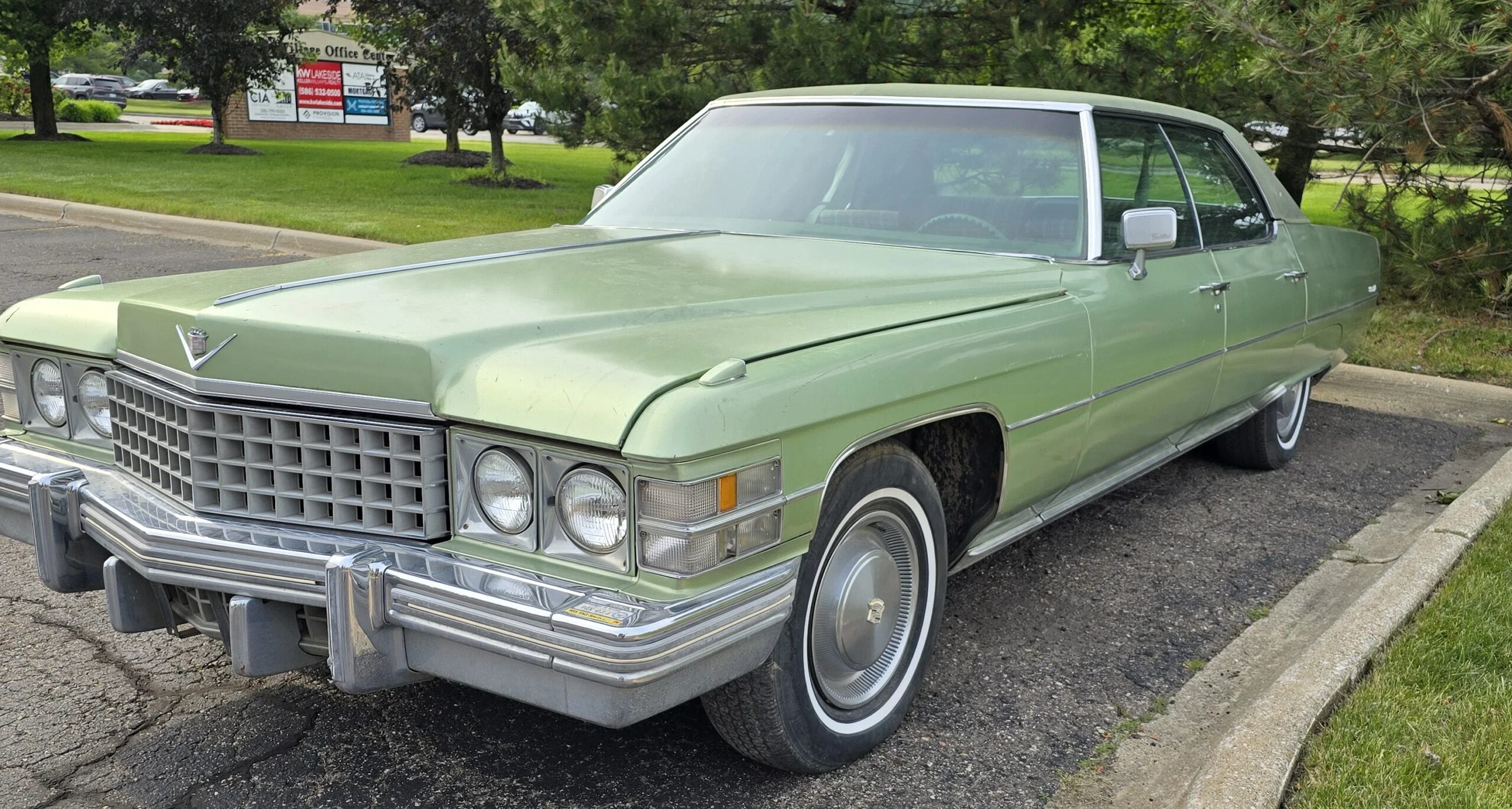 Cadillac-De-ville-coupe-1974-Green-Green-2
