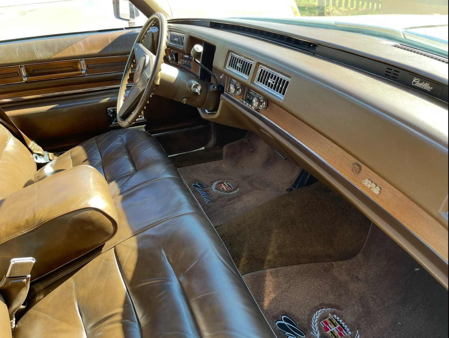 Cadillac-De-ville-coupe-1975-Yellow-Brown-2