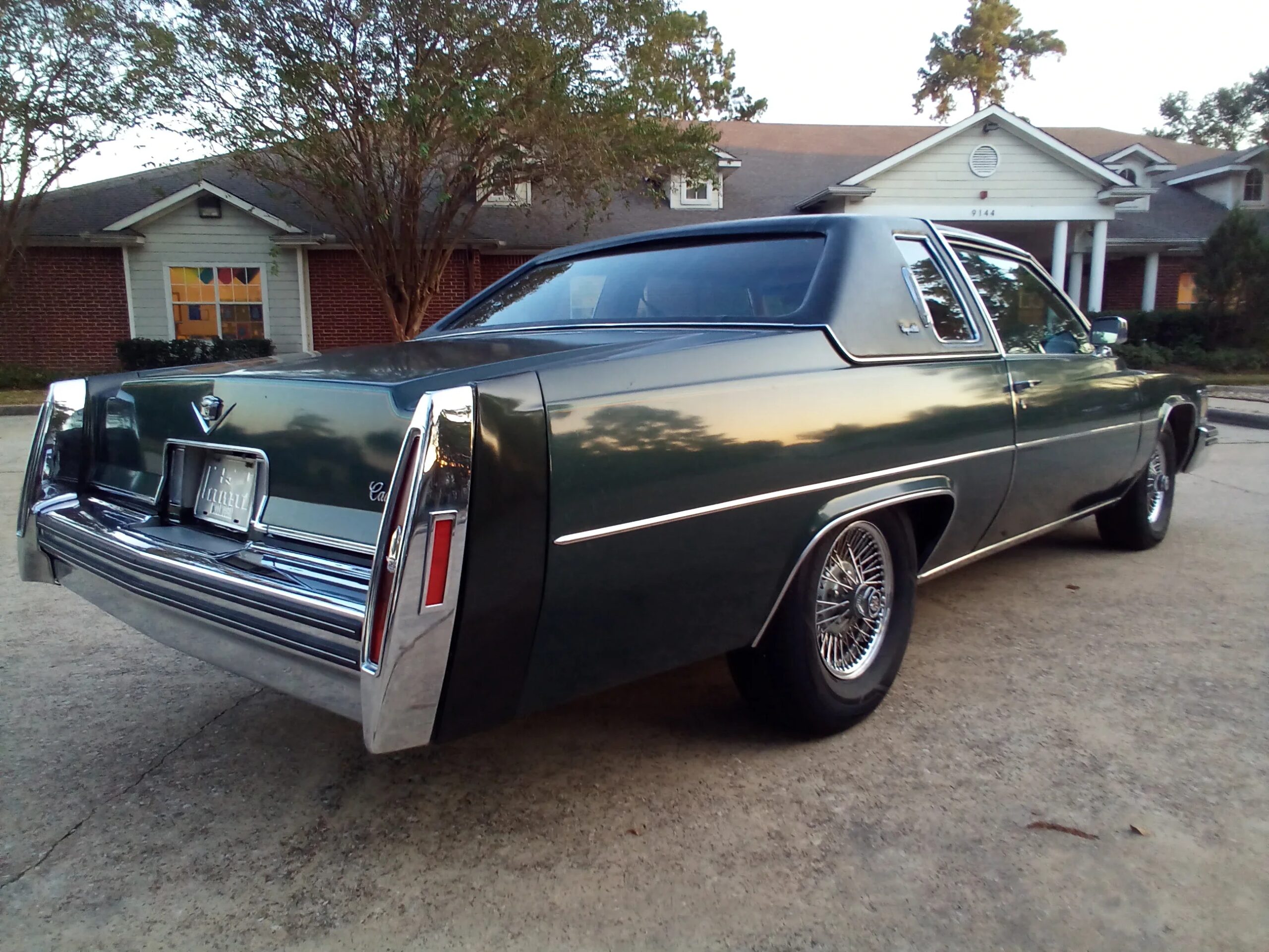 Cadillac-De-ville-coupe-1979-Green-Beige-18