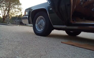 Cadillac-De-ville-coupe-1979-Green-Beige-24