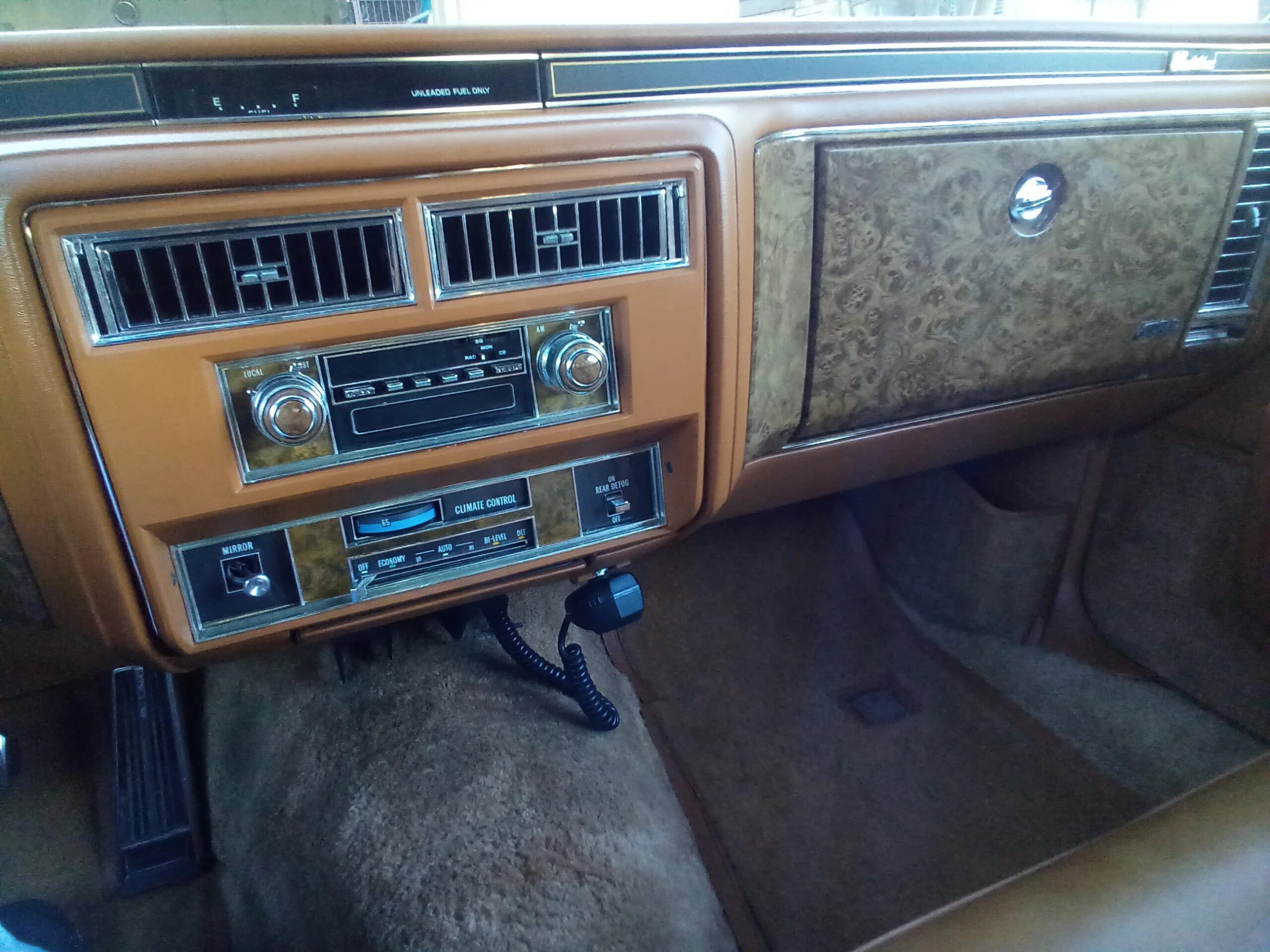 Cadillac-De-ville-coupe-1979-Green-Beige-42