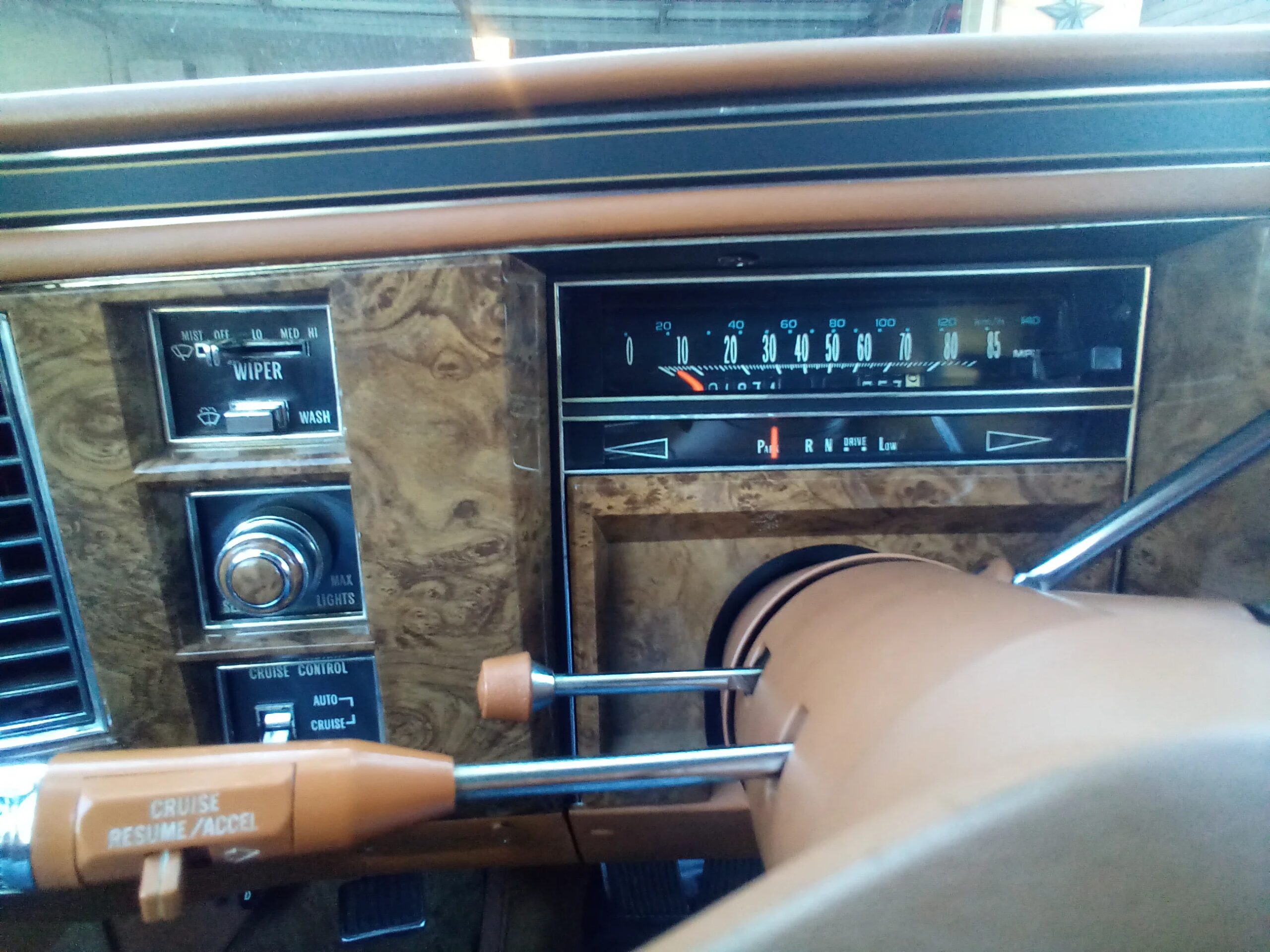 Cadillac-De-ville-coupe-1979-Green-Beige-44