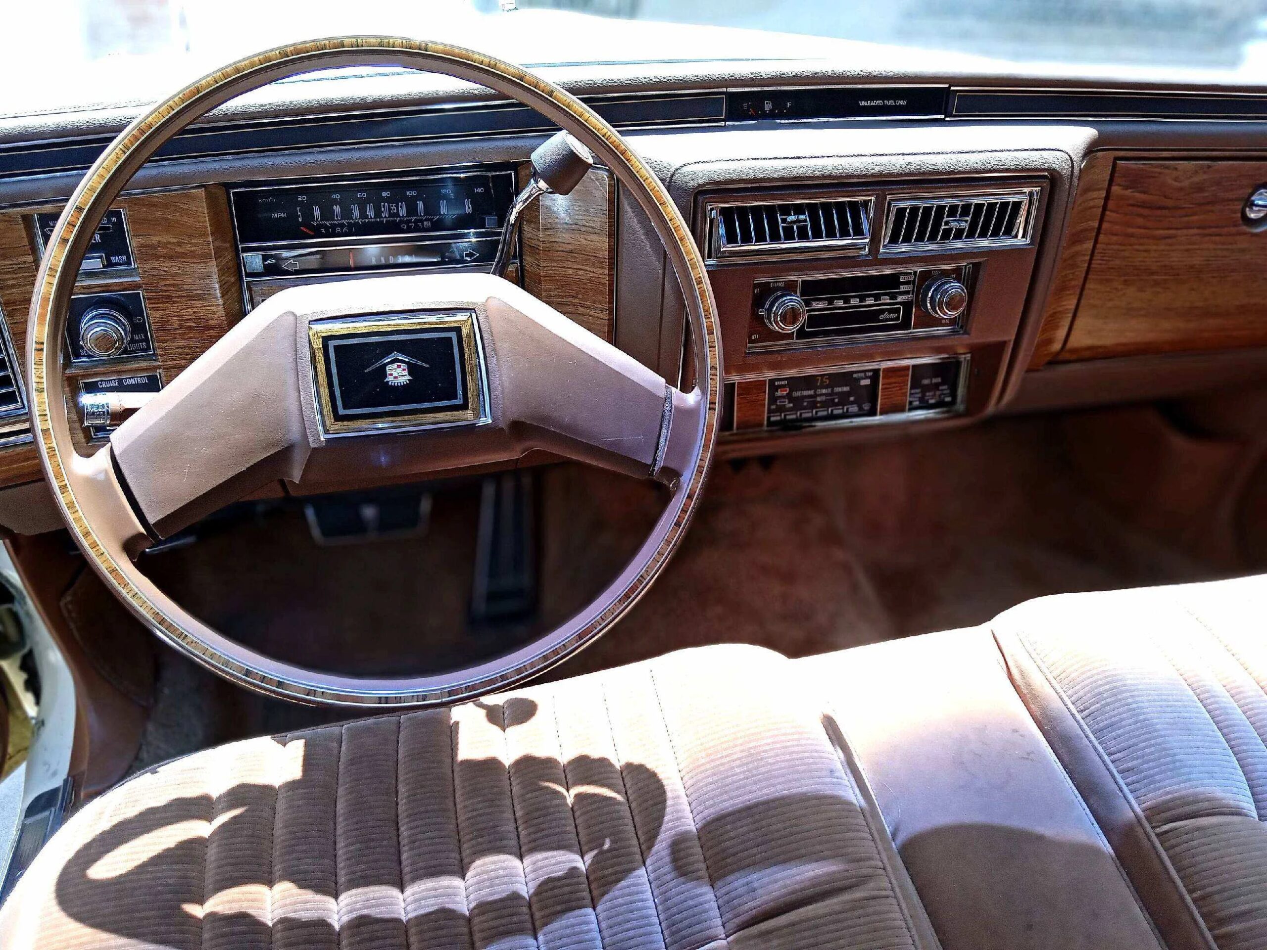 Cadillac-De-ville-coupe-1983-Other-Beige-3