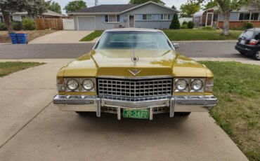 Cadillac-De-ville-sedan-1974-Gold-Gold-1