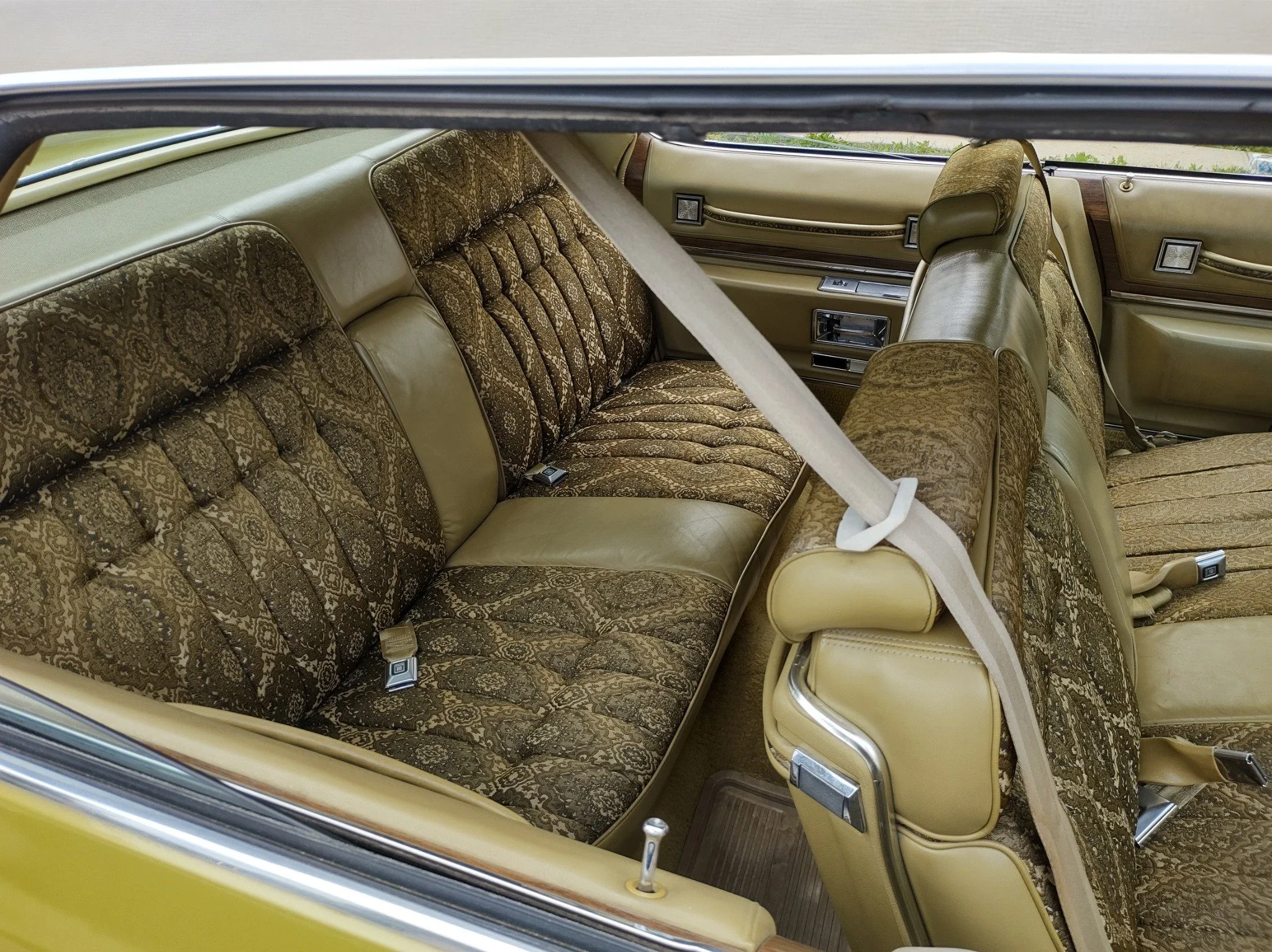 Cadillac-De-ville-sedan-1974-Gold-Gold-10