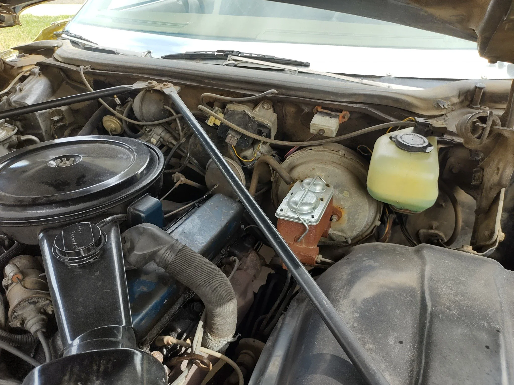 Cadillac-De-ville-sedan-1974-Gold-Gold-14