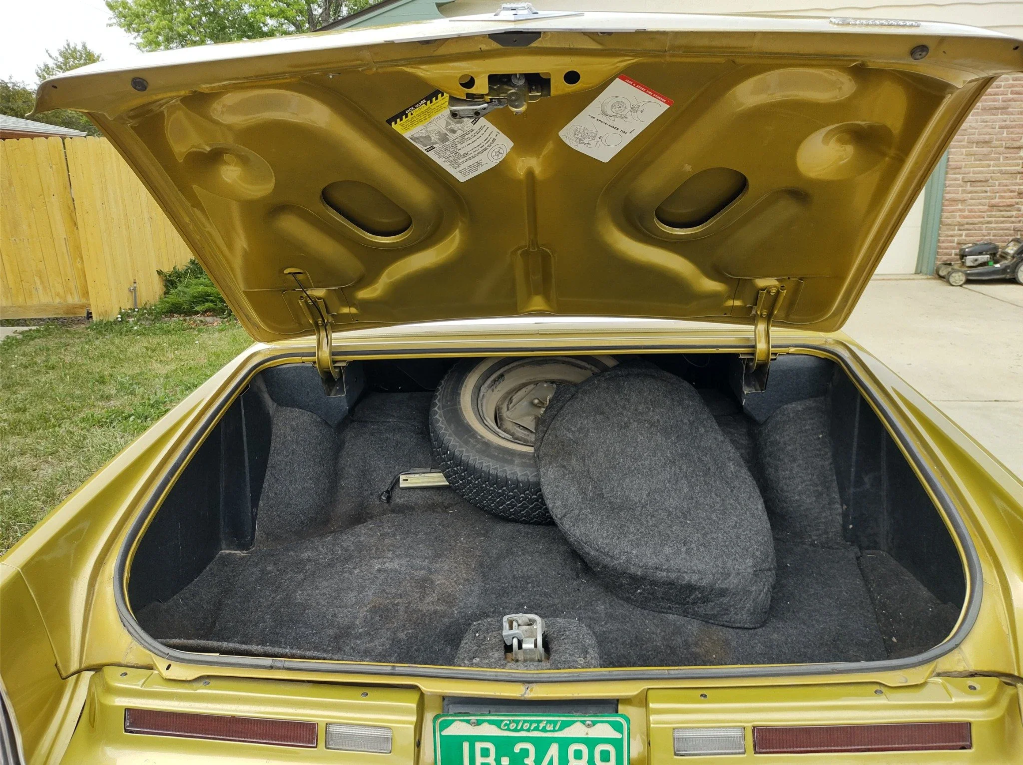Cadillac-De-ville-sedan-1974-Gold-Gold-18