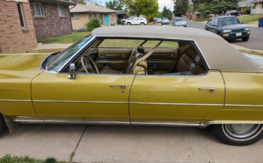 Cadillac-De-ville-sedan-1974-Gold-Gold-22