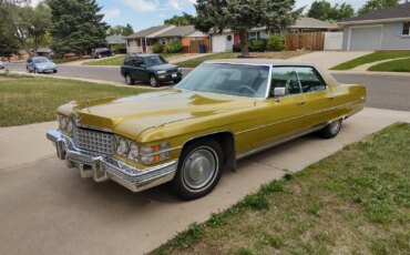 Cadillac-De-ville-sedan-1974-Gold-Gold