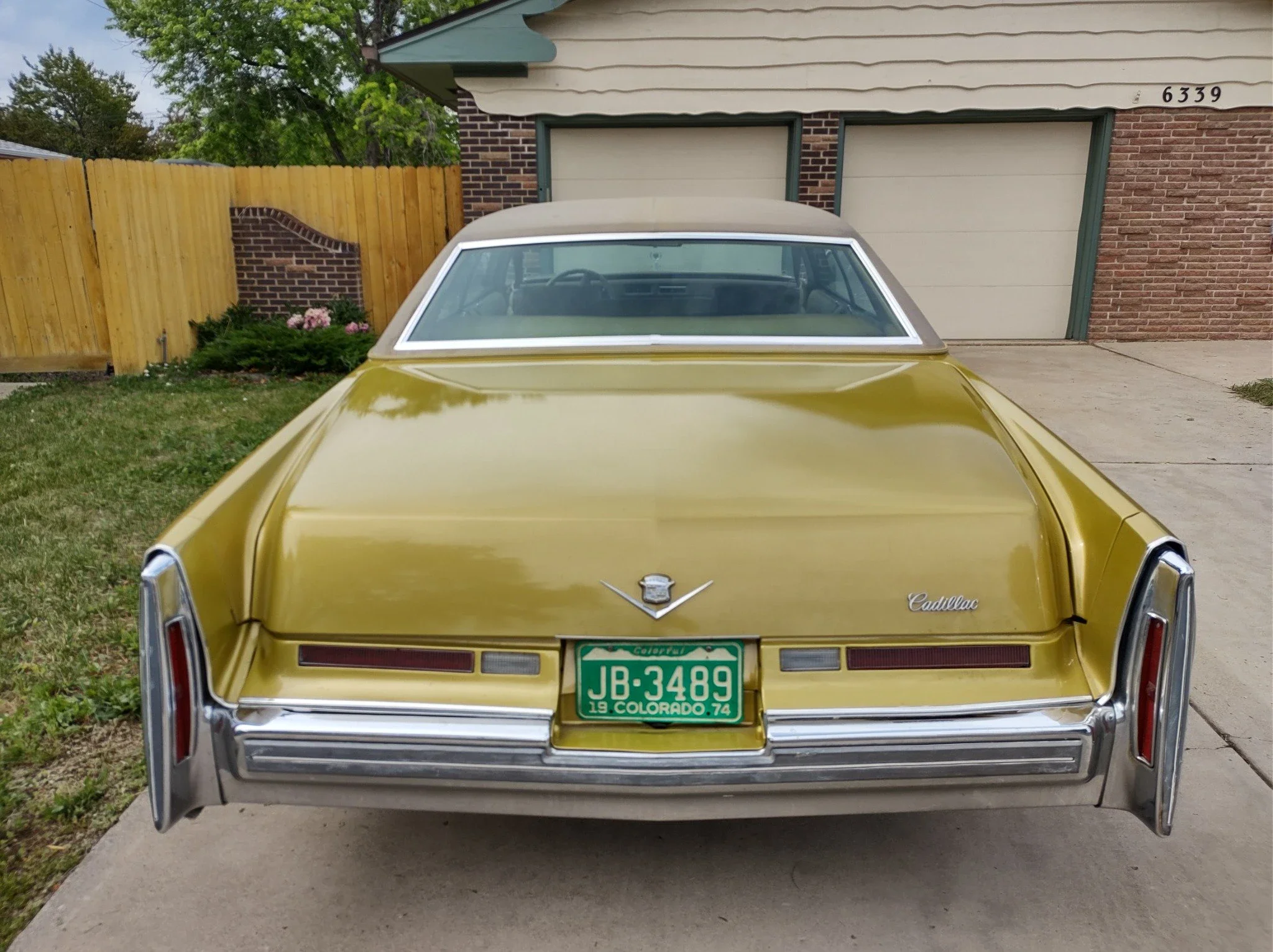 Cadillac-De-ville-sedan-1974-Gold-Gold-4