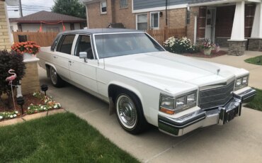 Cadillac-De-ville-sedan-1984-White-Blue-2