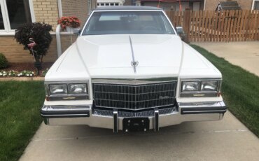 Cadillac-De-ville-sedan-1984-White-Blue-3