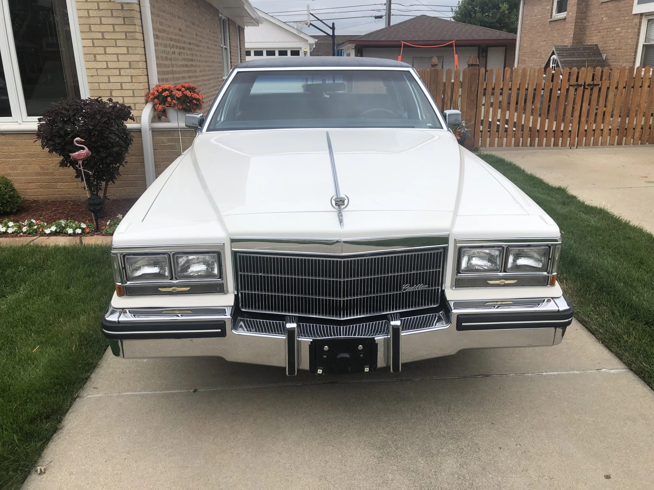 Cadillac-De-ville-sedan-1984-White-Blue-3