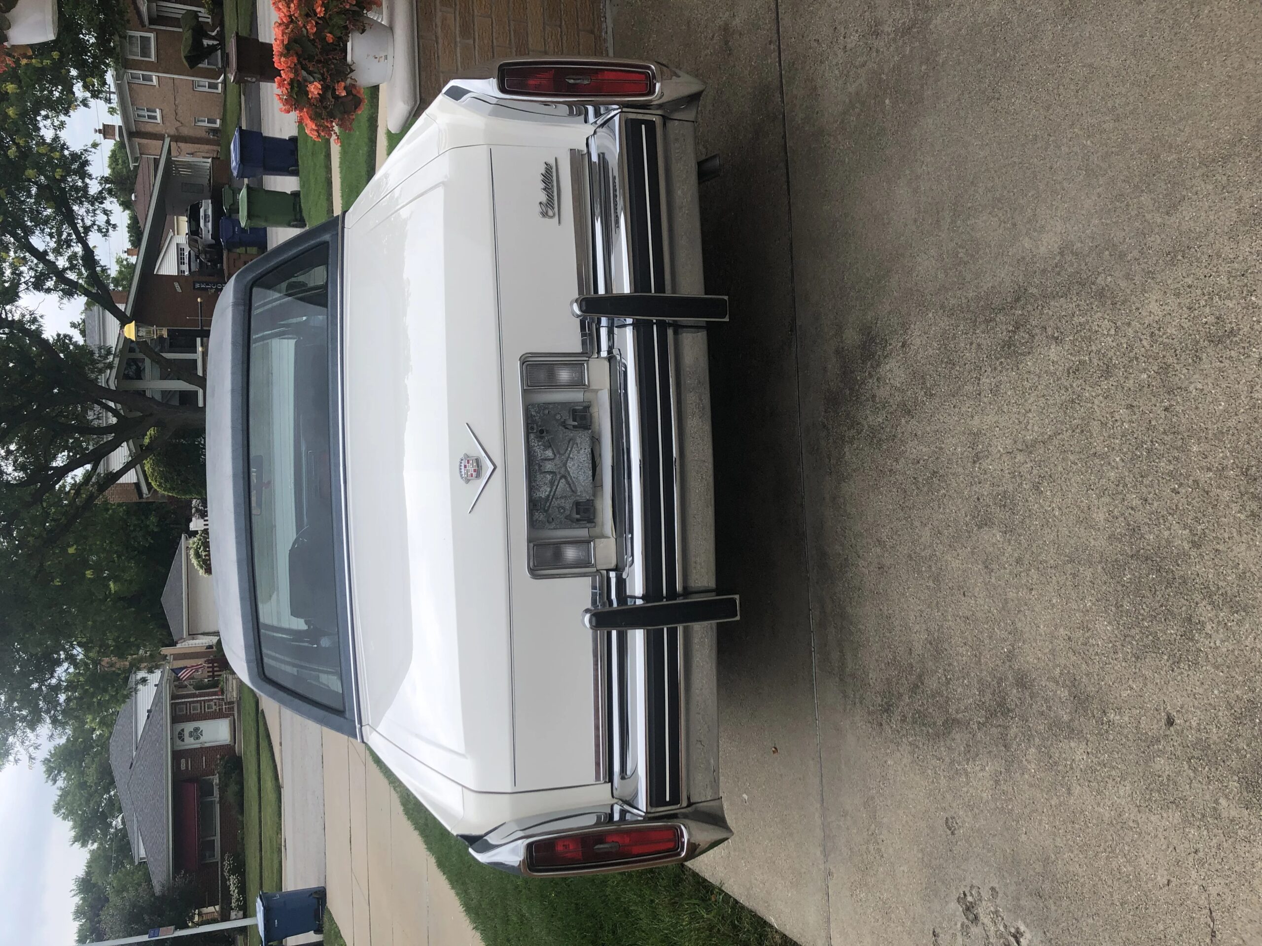 Cadillac-De-ville-sedan-1984-White-Blue-4
