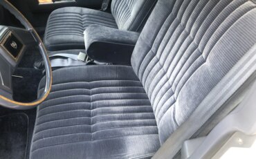 Cadillac-De-ville-sedan-1984-White-Blue-5