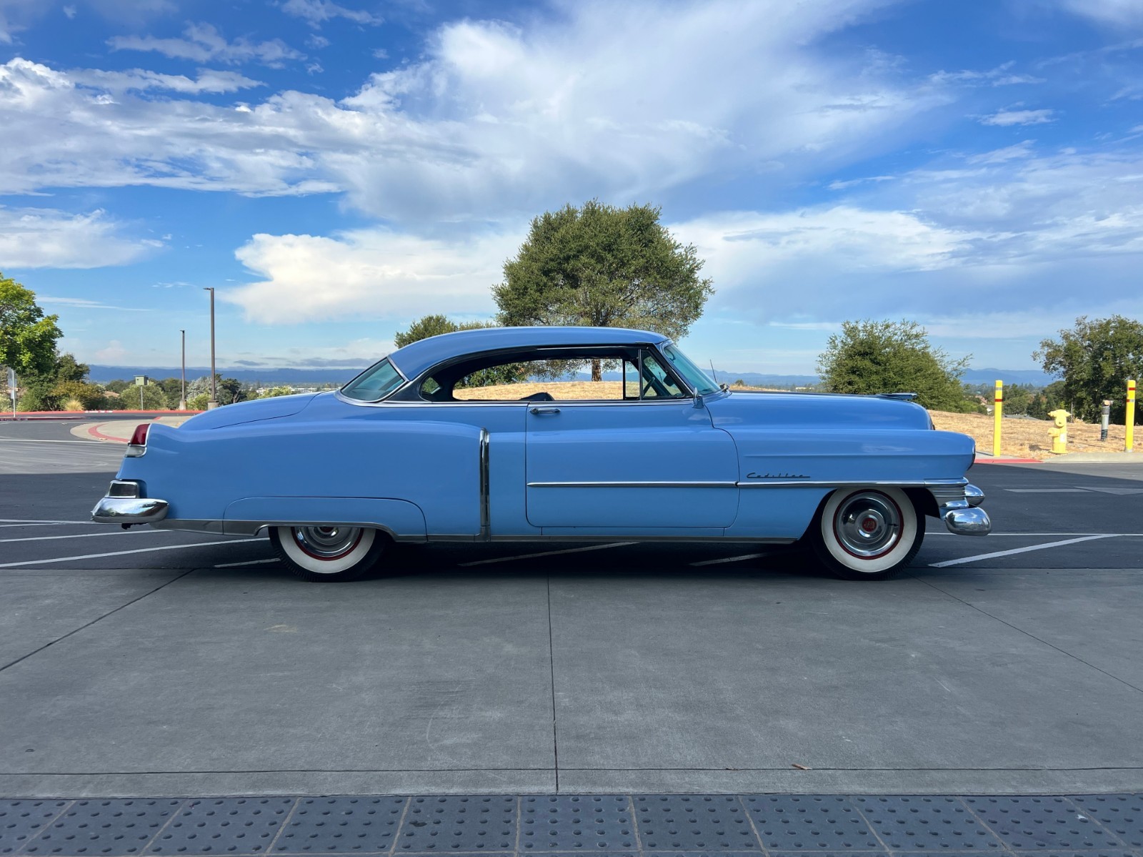 Cadillac-DeVille-1952-1