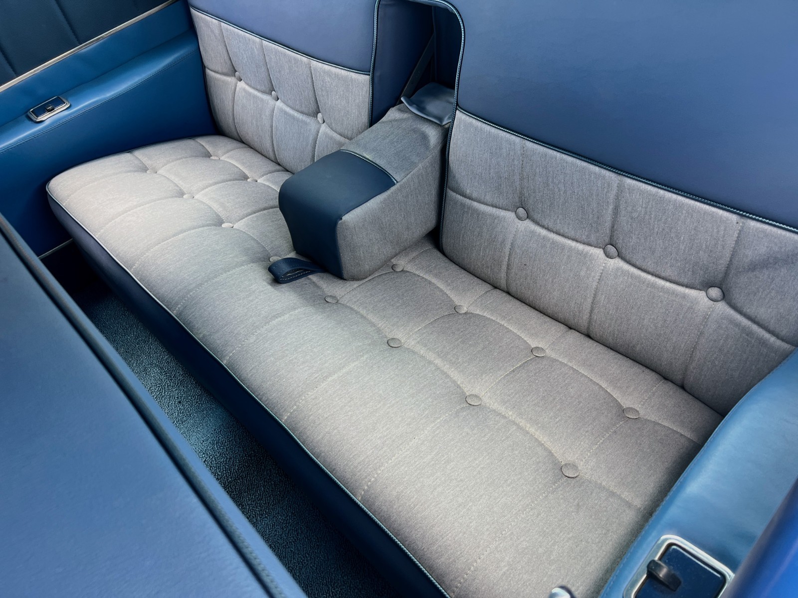 Cadillac-DeVille-1952-23