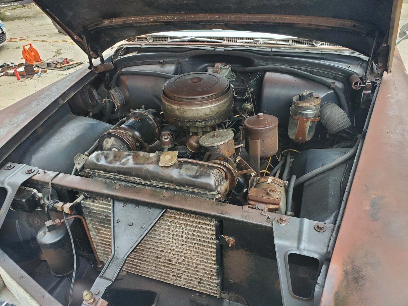 Cadillac-DeVille-1956-Sedan-18
