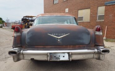 Cadillac-DeVille-1956-Sedan-2