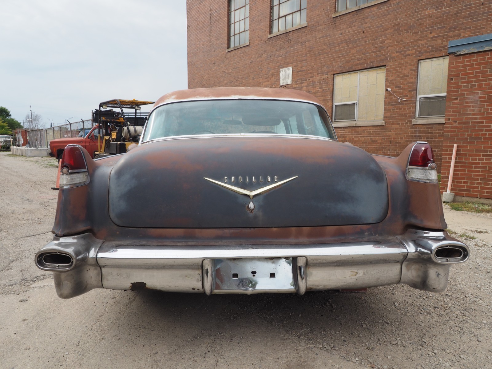 Cadillac-DeVille-1956-Sedan-2
