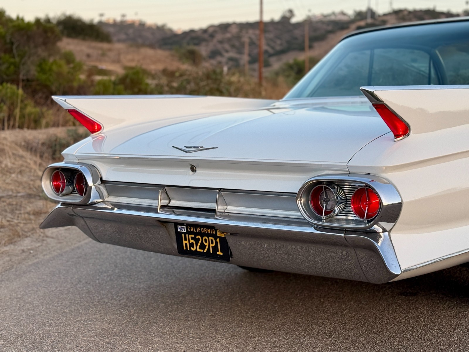 Cadillac-DeVille-1961-Coupe-1