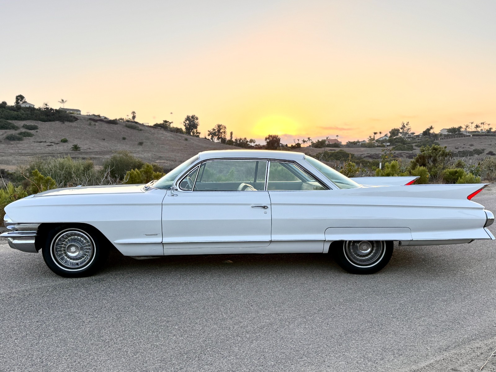 Cadillac-DeVille-1961-Coupe-11