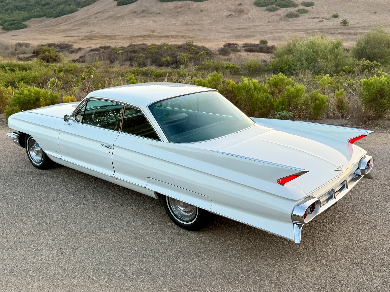 Cadillac-DeVille-1961-Coupe-13