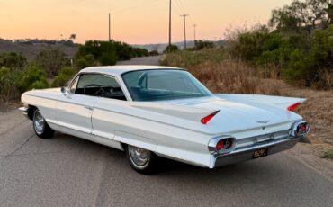 Cadillac-DeVille-1961-Coupe-15