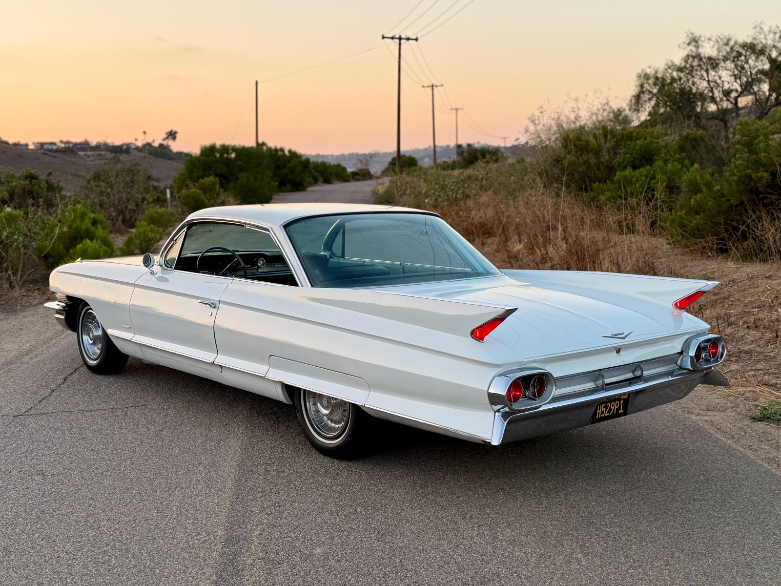 Cadillac-DeVille-1961-Coupe-15