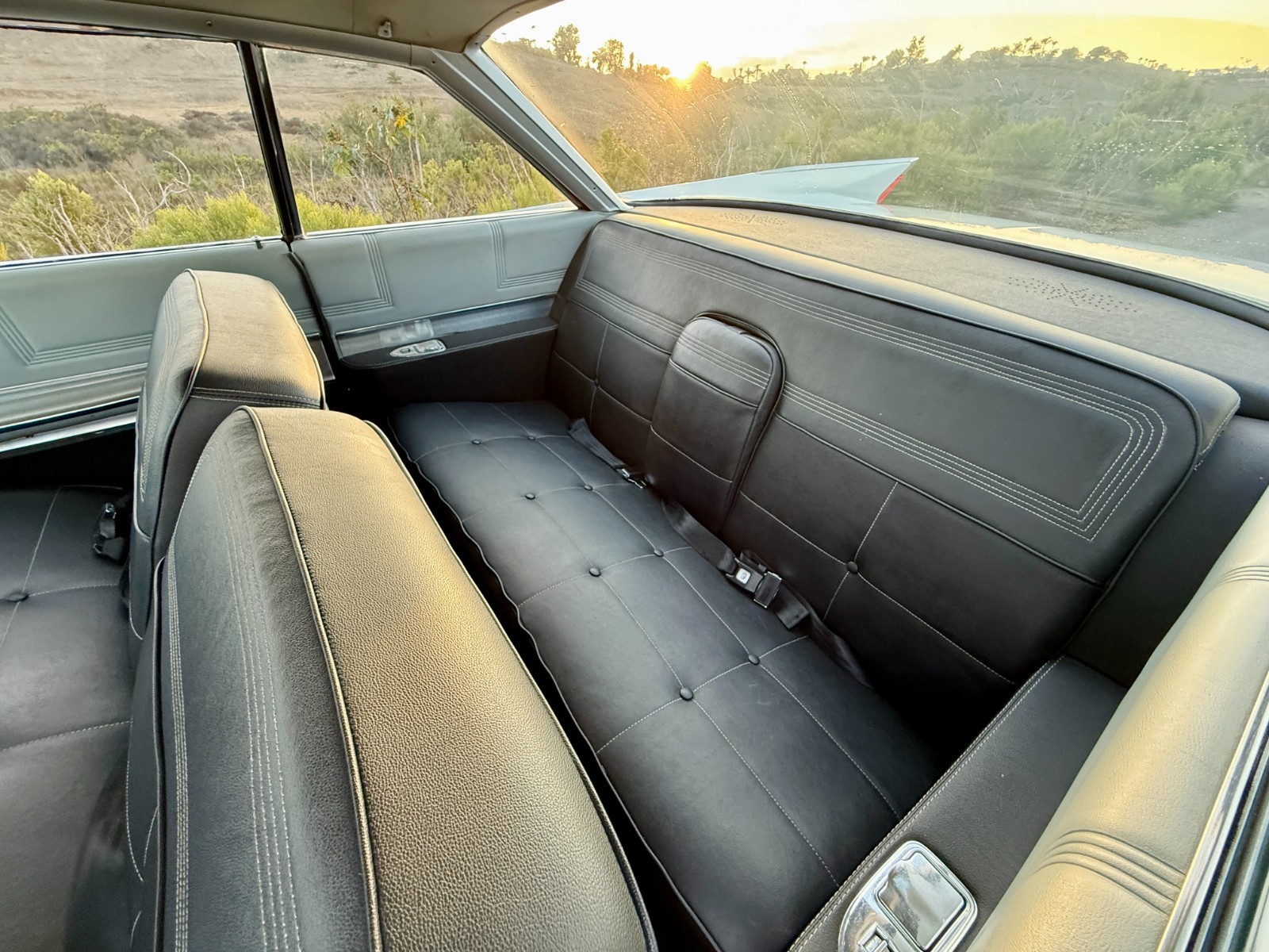 Cadillac-DeVille-1961-Coupe-19