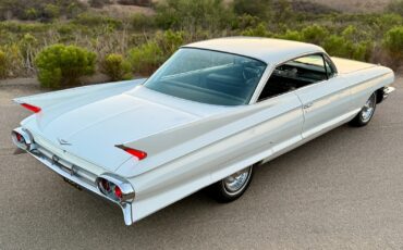 Cadillac-DeVille-1961-Coupe-2